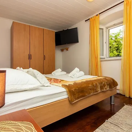 Vendégház River House With Jacuzzi 4*