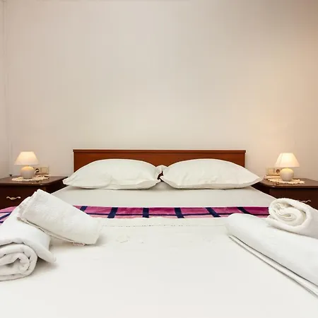 River House With Jacuzzi 게스트하우스