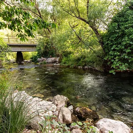 River House With Jacuzzi Vendégház