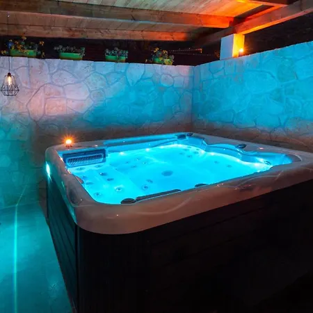 River House With Jacuzzi