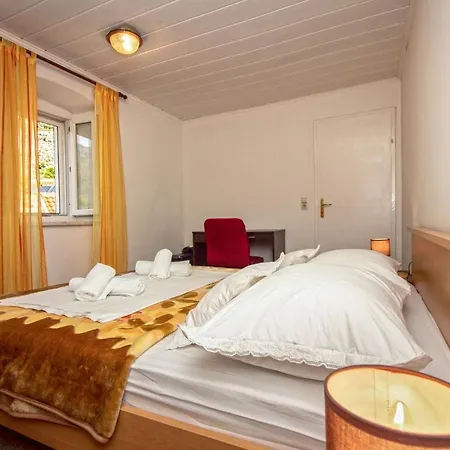 招待所 River House With Jacuzzi 4*